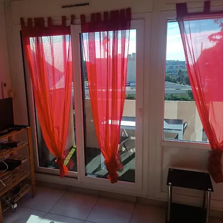 Studio A St Raphael Апартаменты Сен-Рафаэль